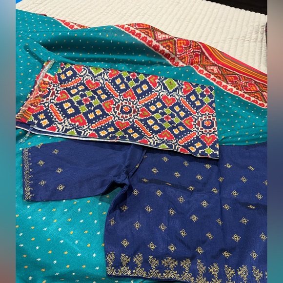 Colorful Patterned Fabric with Tassels - Picture 8 of 8